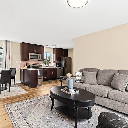 New! Modern Upper Flat Near Downtown Roseville Esterno foto