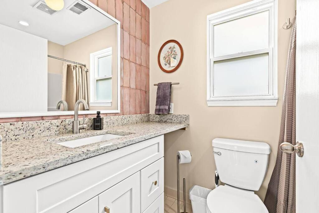 New! Modern Upper Flat Near Downtown Roseville Esterno foto