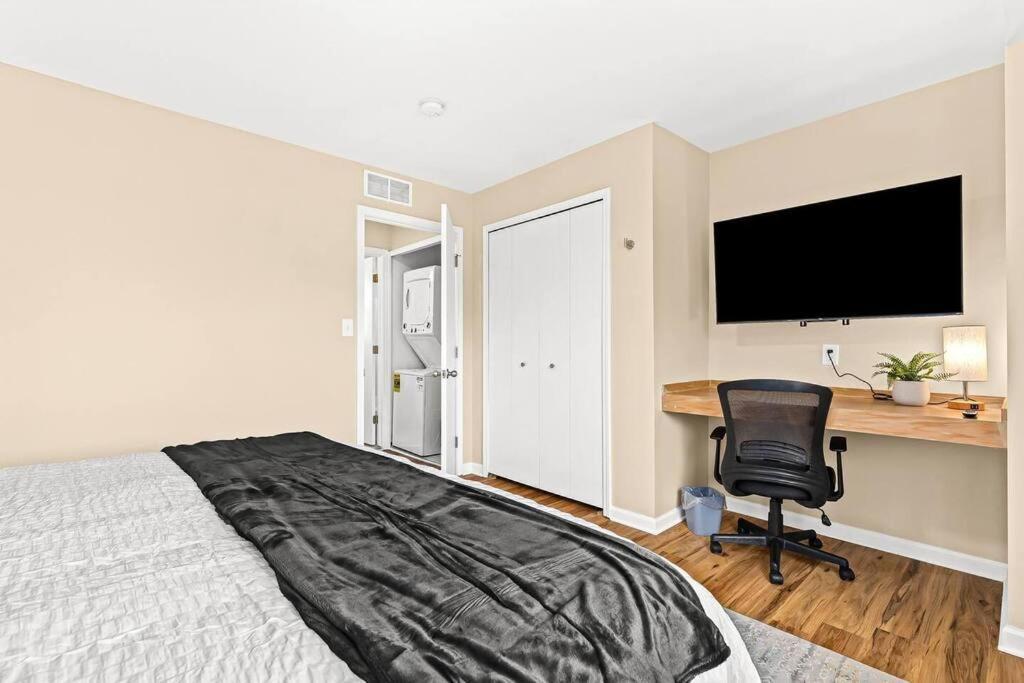 New! Modern Upper Flat Near Downtown Roseville Esterno foto