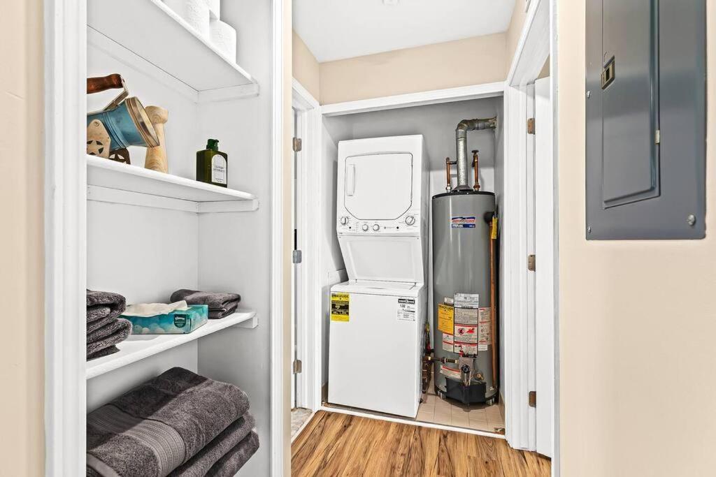 New! Modern Upper Flat Near Downtown Roseville Esterno foto