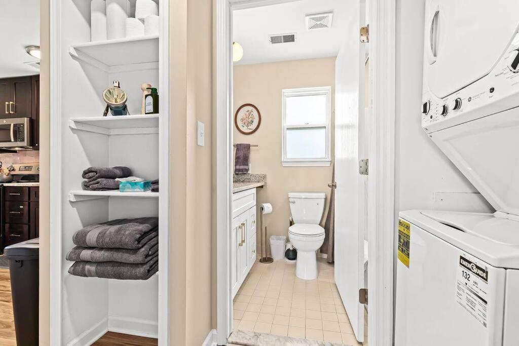 New! Modern Upper Flat Near Downtown Roseville Esterno foto