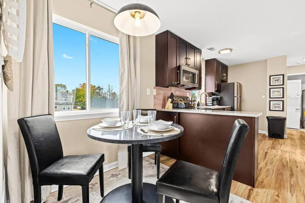 New! Modern Upper Flat Near Downtown Roseville Esterno foto